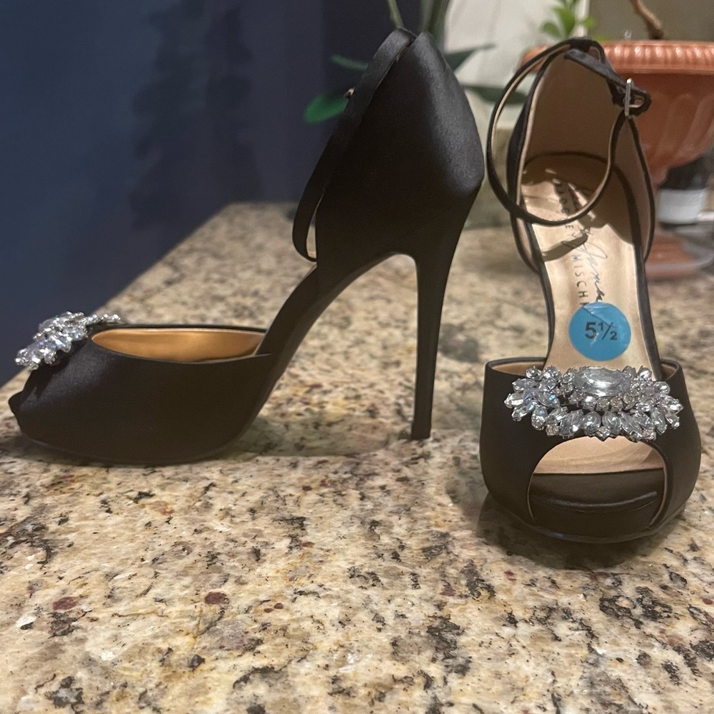 D’orsay beautiful black heels size 5 1/2 . Heels size 4” brand new never used it